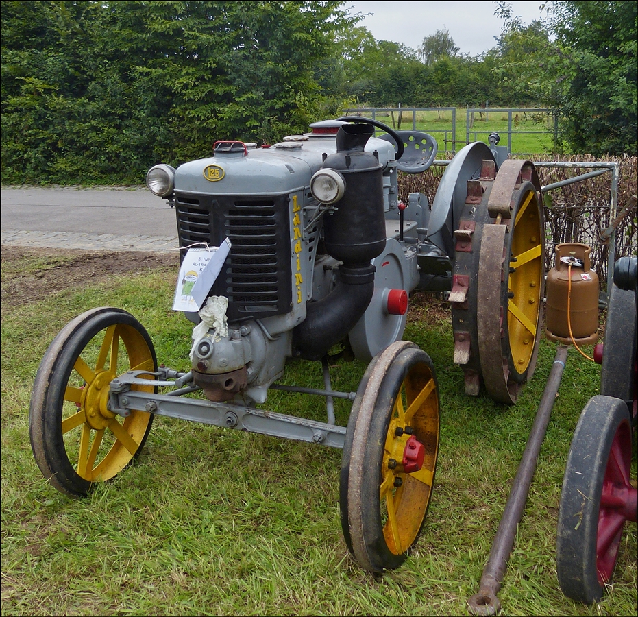 . Landini L25, Bj 1946, 1 Zyl, 25 Ps, 3600 ccm, gesehen beim Traktorentreffen in Keispelt(L) am 10.08.2014. 