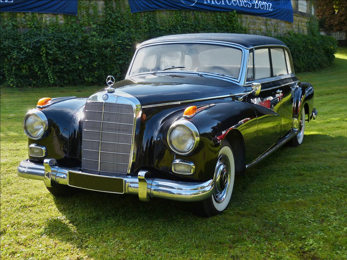 . Mercedes Benz 300 ausgestellt während der Classic Days in Mondorf.  30.08.2014