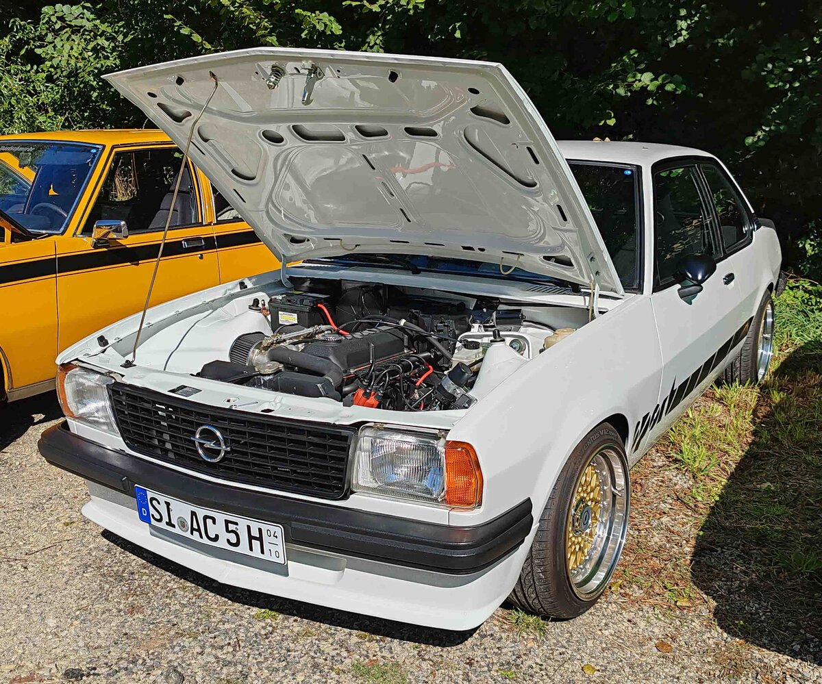 = Opel Ascona, ausgestellt beim 2025er Manta/Ascona-Treffen in Petersberg-Marbach