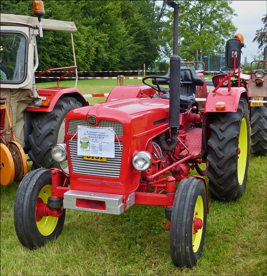 . Traktor Hela Typ 438, Bj 1968, 3 Zyl, 2233 ccm, 38 PS, beim Traktorentreffen in Keispelt (L)  10.08.2014. 