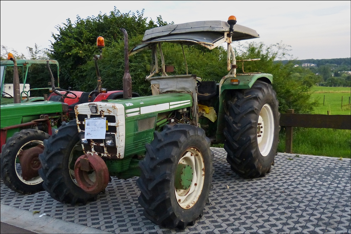 . Traktor Oliver 784, Bj 1974, 4Zyl, 4156 ccm, 78 Ps, gesehen beim Traktortreffen in Consdorf.(L) 19.07.2014