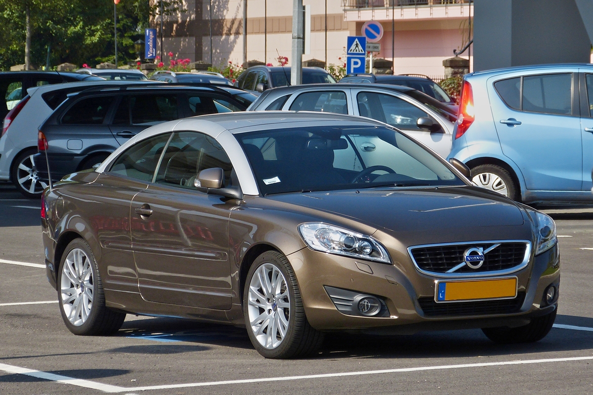 . Volvo C70 D4 aufgenommen auf einem Parkplatz am 02.09.2014.