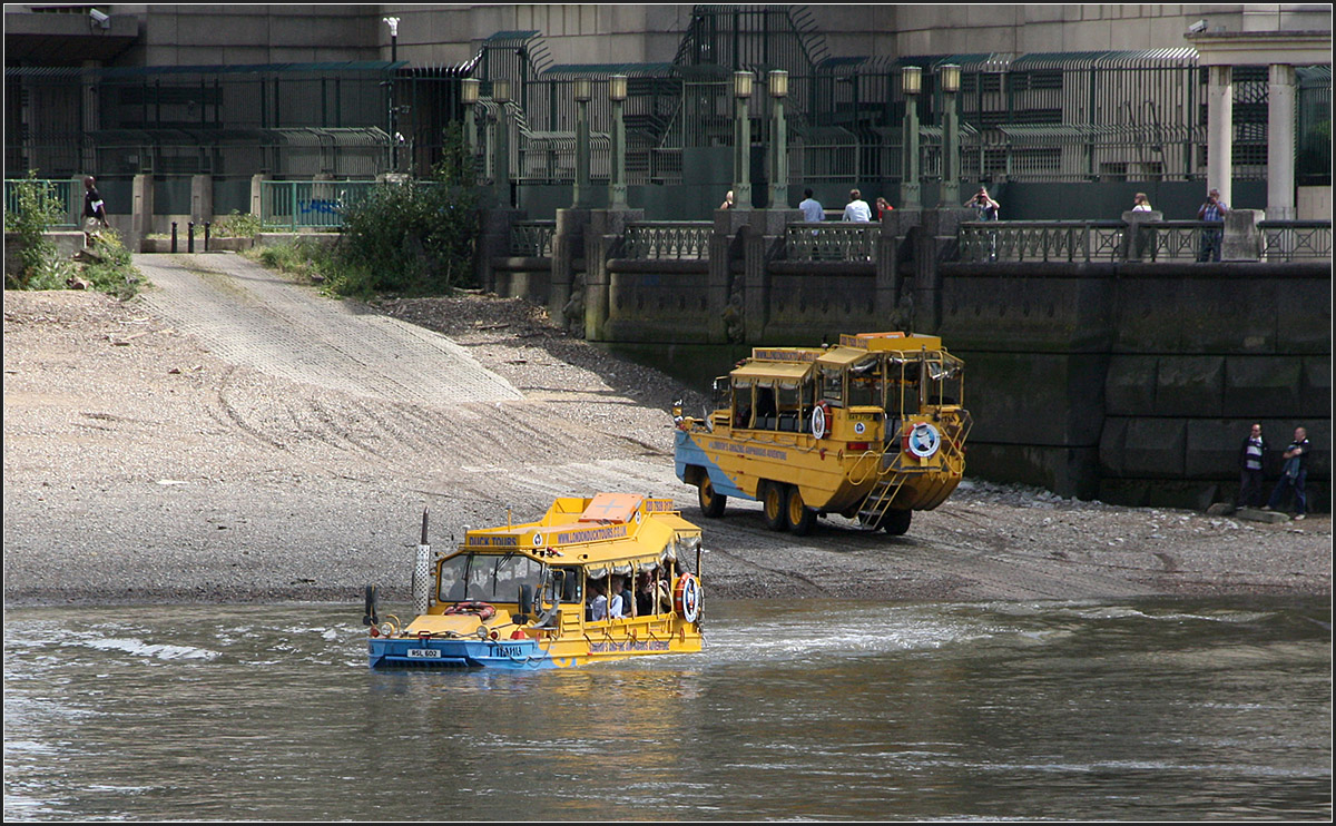 . Zu Wasser und zu Land -

Amphibienfahrzeuge für Stadtrundfahrten auf der Themse und den Londoner Straßen.

27.06.2015 (M)
