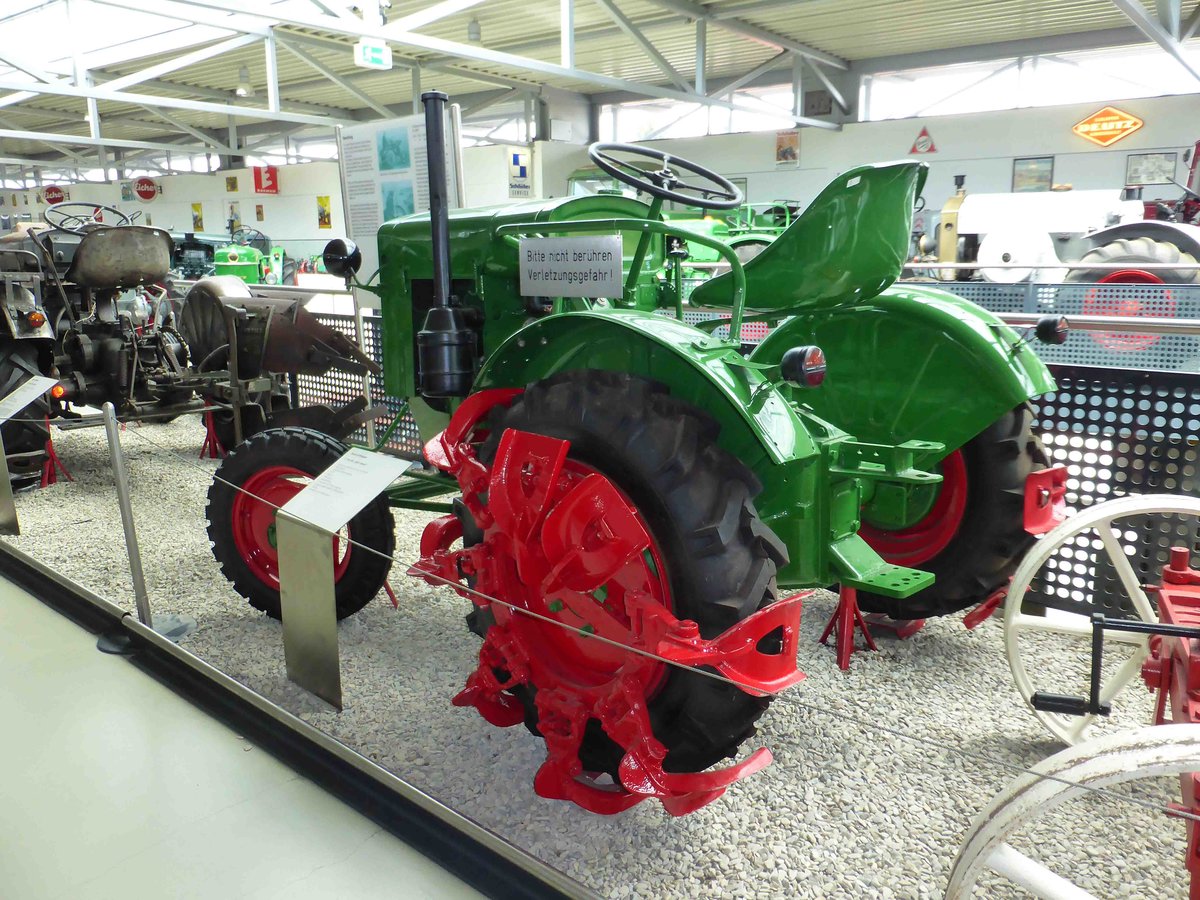11er Deutz mit Klappgreifern, ausgestellt im Deutschen Traktorenmuseum Paderborn im April 2016