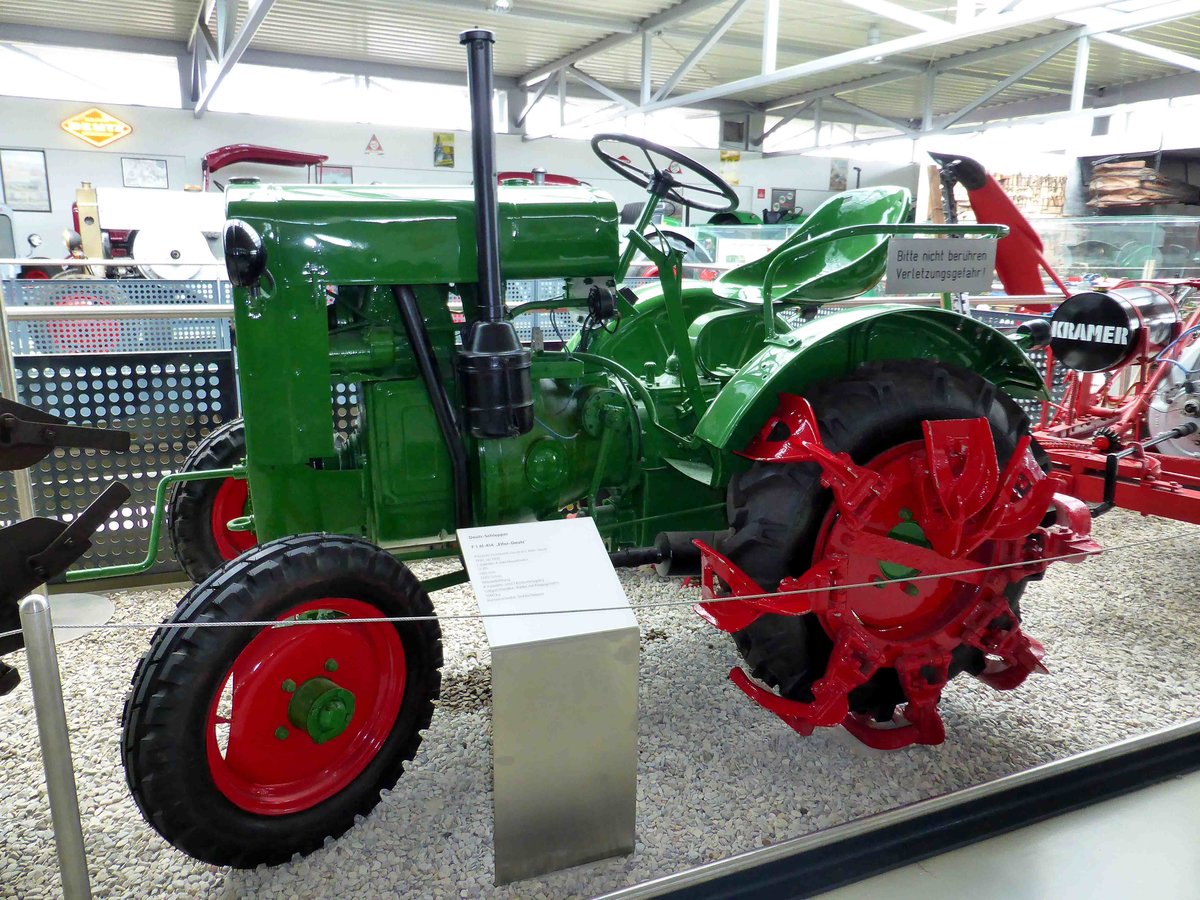 11er Deutz mit Klappgreifern, ausgestellt im Deutschen Traktorenmuseum Paderborn im April 2016