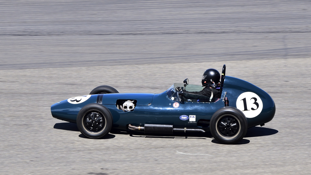 13  Elva 100 FJ, Lurani Trophy/Formula Junior die Rennwagen der Einsteigerformel von 1950er /1960er Jahre, Aufnahmen am 13.06.2026 von den Trib�nen des N�rburgring 