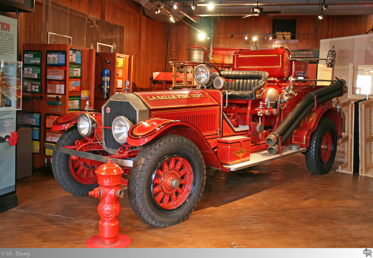 1918 American LaFrance Engine  La Salle Fire Department . Ausgestellt im Aurora Regional Fire Museum in Aurora, Illinois / USA. Aufgenommen am 14. Mai 2016.