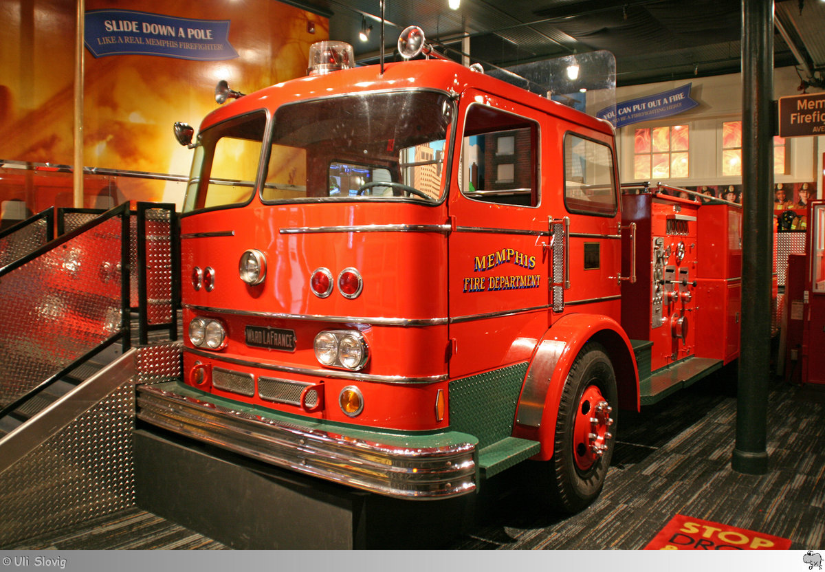 1967 Ward LaFrance Pumper  Memphis Fire Department  ausgestellt im Fire Museum of Memphis, Tennessee / USA. Aufgenommen am 18. Mai 2016.
