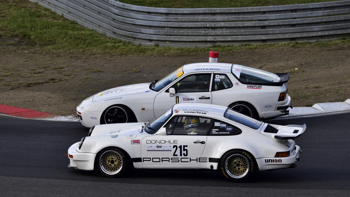 215 Hans J�rgen Erdbr�gger im  Porsche Carrera RS, beim �berholen der 466  Porsche 944 Turbo Cup, Youngtimer Trophy - Grid 2, nach 30 Jahren ist die Faszination und Leidenschaft f�r die Youngtimer Trophy immer noch sehr gro�. Gestartet wir normalerweise in 2 Gruppen Rennen Grid 1 & Grid 2 . Die Fans erleben hier eine einmalige Bandbreite des Motorsports der 70er und 80er Jahre.
https://www.youngtimertrophy.de/
Aufnahmen vom: N�rburgring Classic am 13.06.2026, aus den Zuschauer Bereichen. 