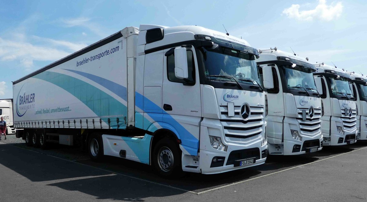 =3 x MB Actros von  Brähler-Transporte , gesehen beim Country-, Trucker- und Streetfoodfestival Fulda im Juli 2017