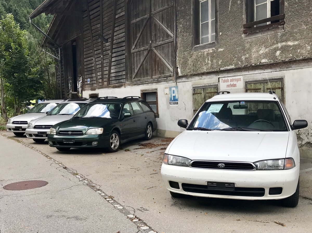 4 Subaru Legacy die am 19.8.17 in Zweilütschinen abgestellt sind und zum Verkauf stehen.