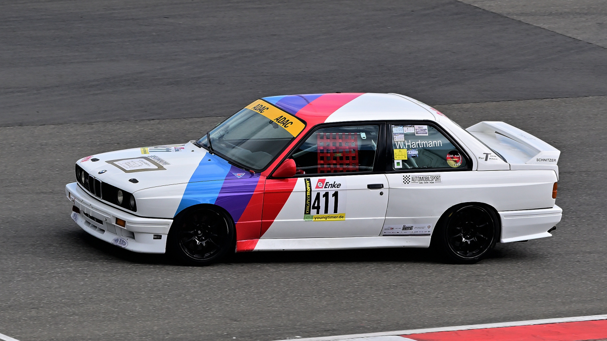 411 Wolfgang Hartmann, BMW M3 E30, Youngtimer Trophy - Grid 2, nach 30 Jahren ist die Faszination und Leidenschaft f�r die Youngtimer Trophy immer noch sehr gro�. Gestartet wir normalerweise in 2 Gruppen Rennen Grid 1 & Grid 2 . Die Fans erleben hier eine einmalige Bandbreite des Motorsports der 70er und 80er Jahre.
https://www.youngtimertrophy.de/
Aufnahmen vom: N�rburgring Classic am 13.06.2026, aus den Zuschauer Bereichen. 