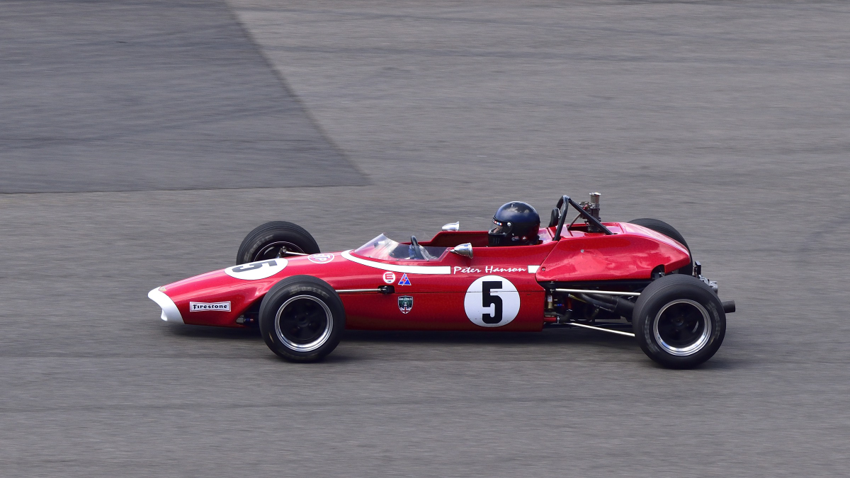 5  Chevron B17 , Formel 3 Wagen, Fahrer: Steve Nichols, HISTORIC F3 1000 CC EUROPEAN TROPHY
Die Historic F3 1000 cc European Trophy steht f�r einen kompromisslosen, puristischen Ansatz im historischen Formelsport. Gefahren wird mit originalgetreu aufgebauten Fahrzeugen, die vollst�ndig auf moderne Aerodynamik oder elektronische Assistenzsysteme verzichten. Damit entsteht ein unverf�lschtes Fahrerlebnis, das die technische Einfachheit und den Charakter des Formel-Rennsports der 1960er Jahre bewahrt. N�rburgring 13.06.2026