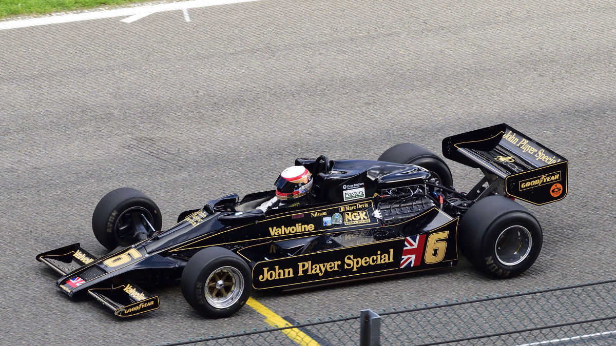 #6 Lotus F1, DEVIS Marc (BE), Rennwagen des britischen Rennstalls Lotus (Fahrer: Mario Andretti und Gunnar Nilsson) , der in der Formel-1-Saison 1977 & 1978. Masters Racing Legends, beim Spa Six Hours am 1.10.2022 bei Regen von der Haupttribüne 
