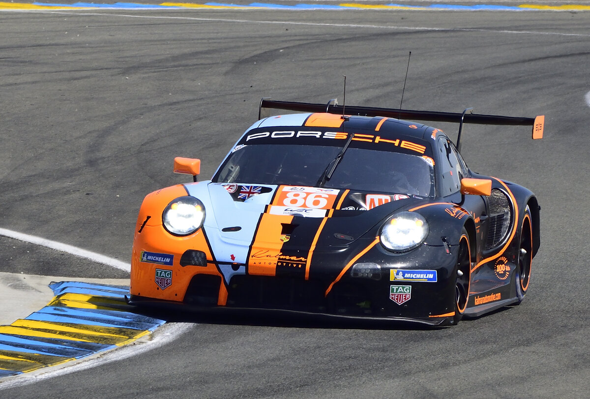 #86, Porsche 911 RSR-19, von GR Racing, Fahrer: Mike Wainwright, Ben Barker & Riccardo Pera.  Aufnahme beim Training am 8.6.2023 für die 91. 24-Stunden-Rennen von Le Mans, (91e Grand Prix d’Endurance les 24 Heures du Mans), 2023 endete in Le Mans die Zeit der GTE-Fahrzeuge ab 2024 fahren dann LMGT3 