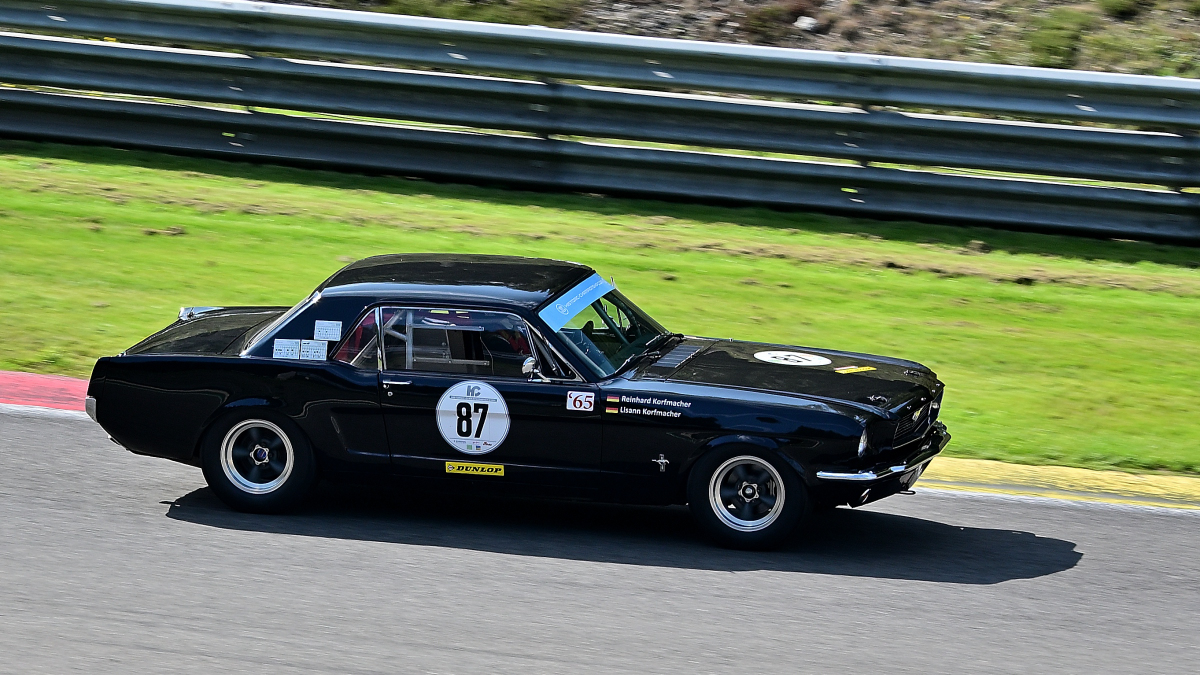 #87,  FORD Mustang 289 Mk1, bei Historic Championship´65 auf dem Circuit de Spa-Francorchamps, Rahmenprogramm der Spa 6h Classic 2026. Aufnahme am 27.9.2026 