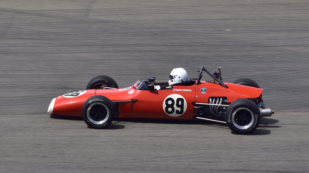 89 Brabham BT28, Formel 3 Wagen, Fahrer:   Mark Pangborn, HISTORIC F3 1000 CC EUROPEAN TROPHY
Die Historic F3 1000 cc European Trophy steht f�r einen kompromisslosen, puristischen Ansatz im historischen Formelsport. Gefahren wird mit originalgetreu aufgebauten Fahrzeugen, die vollst�ndig auf moderne Aerodynamik oder elektronische Assistenzsysteme verzichten. Damit entsteht ein unverf�lschtes Fahrerlebnis, das die technische Einfachheit und den Charakter des Formel-Rennsports der 1960er Jahre bewahrt. 13.6.26 N�rburgring