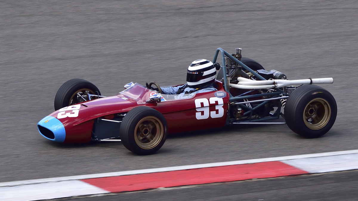 93 Tecno, Formel 3 Wagen, Fahrer:  Roland Fischer, HISTORIC F3 1000 CC EUROPEAN TROPHY
Die Historic F3 1000 cc European Trophy steht f�r einen kompromisslosen, puristischen Ansatz im historischen Formelsport. Gefahren wird mit originalgetreu aufgebauten Fahrzeugen, die vollst�ndig auf moderne Aerodynamik oder elektronische Assistenzsysteme verzichten. Damit entsteht ein unverf�lschtes Fahrerlebnis, das die technische Einfachheit und den Charakter des Formel-Rennsports der 1960er Jahre bewahrt. 13.6.26 N�rburgring 
