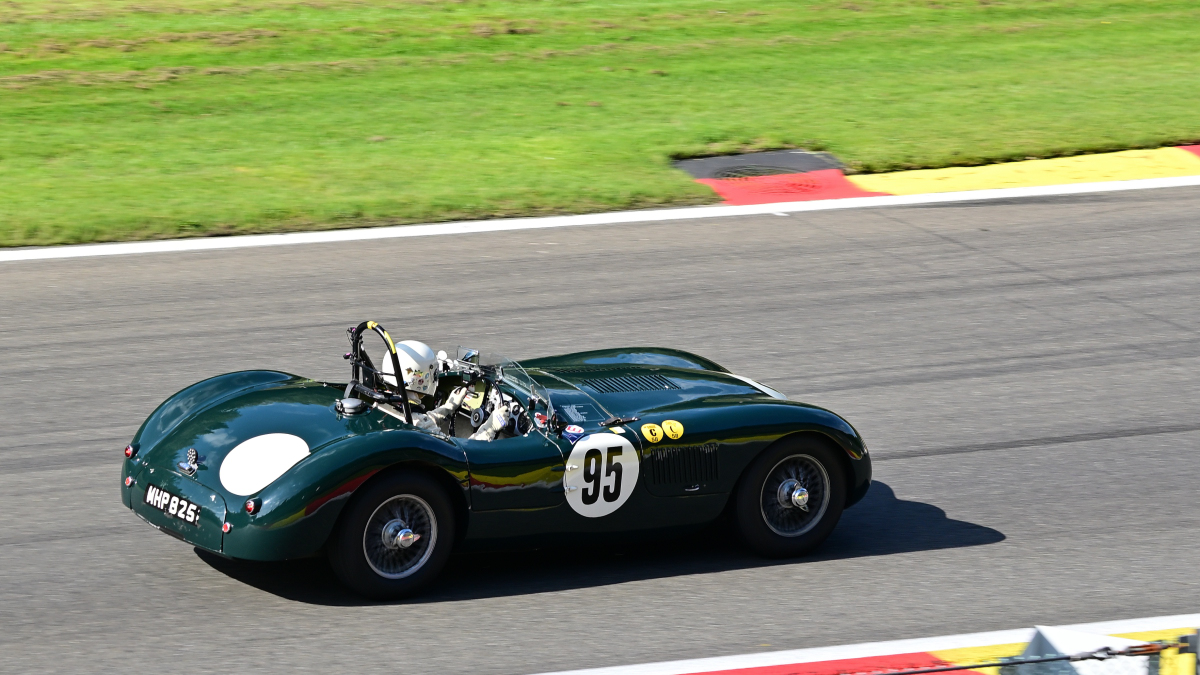 #95,  JAGUAR XK120C (Jaguar C-Type / C f�r Competition), bei Historic Championship´65 auf dem Circuit de Spa-Francorchamps, Rahmenprogramm der Spa 6h Classic 2026. Aufnahme am 27.9.2026 