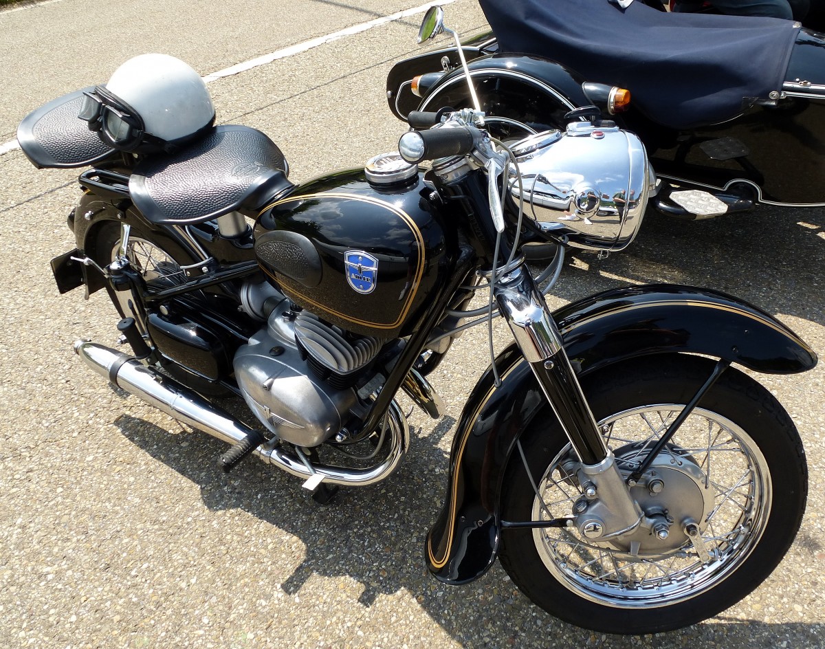 Adler, Oldtimer-Motorrad aus den 1950er Jahren, hergestellt in den Adler-Werken in Frankfurt/Main, Odltimertreff Oberwinden, Juni 2015 
