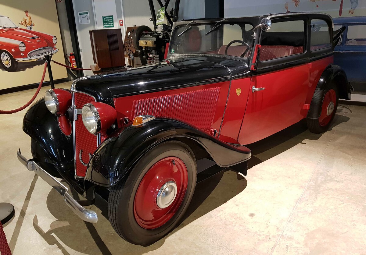 =Adler Trumpf Junior Cabriolet, Bauzeit 1936 - 1941, 4 Zyl., 995 ccm, 25 PS, präsentiert vom Zylinderhaus in Bernkastel-Kues, 04-2023
