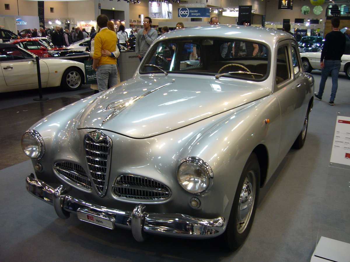 Alfa Romeo 1900 Berlina. 1950 - 1959. Das Modell 1900 wurde 1950 auf dem Pariser Autosalon vorgestellt. Der drehfreudige 4-Zylinderreihenmotor leistet 80 PS aus 1884 cm³ Hubraum. Techno Classica am 09.04.2016.