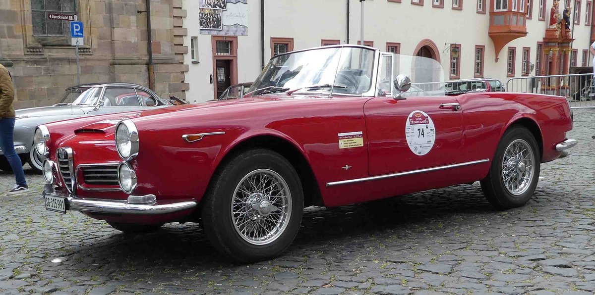=Alfa Romeo 2600 Spider, Bj. 1962, 2600 ccm, 145 PS, pausiert in Fulda anl. der SACHS-FRANKEN-CLASSIC im Juni 2019