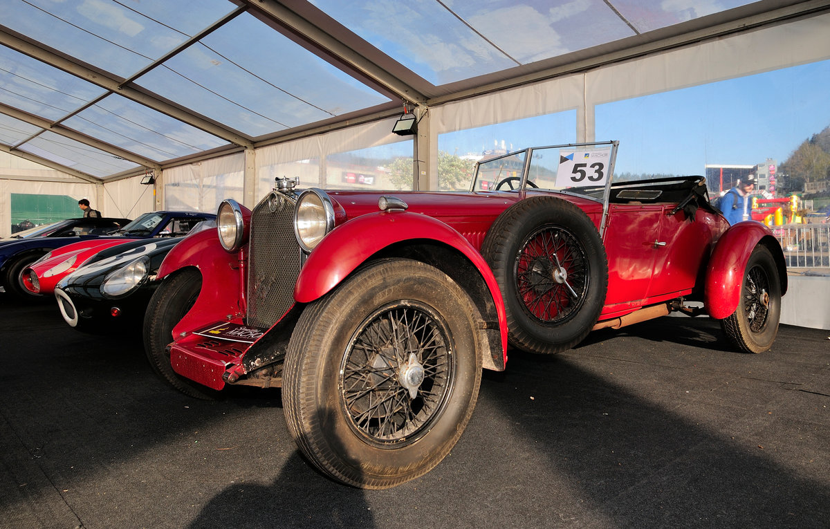 Alfa Romeo 6C 1500, 1487 cm3 Kompressor,Bj. 1928.  Ausstellung von Stanislas Machoïr – Classic & Sports Cars at Spa-Francorchamps. 6.Mai 2017 vor den Tribühnen