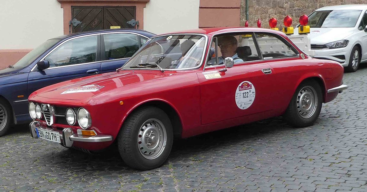 =Alfa Romeo Bertone 1750 GTV, Bj. 1970, 1767 ccm, 115 PS, unterwegs in Fulda anl. der SACHS-FRANKEN-CLASSIC im Juni 2019