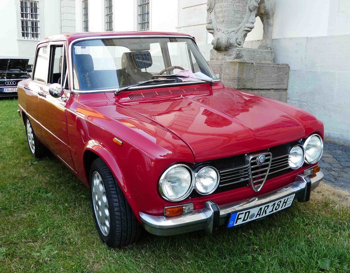 =Alfa Romeo Giulia 1.3 TI, Bj. 1968, 85 PS, ausgestellt bei Blech & Barock im Juli 2018 auf dem Gelände von Schloß Fasanerie bei Eichenzell