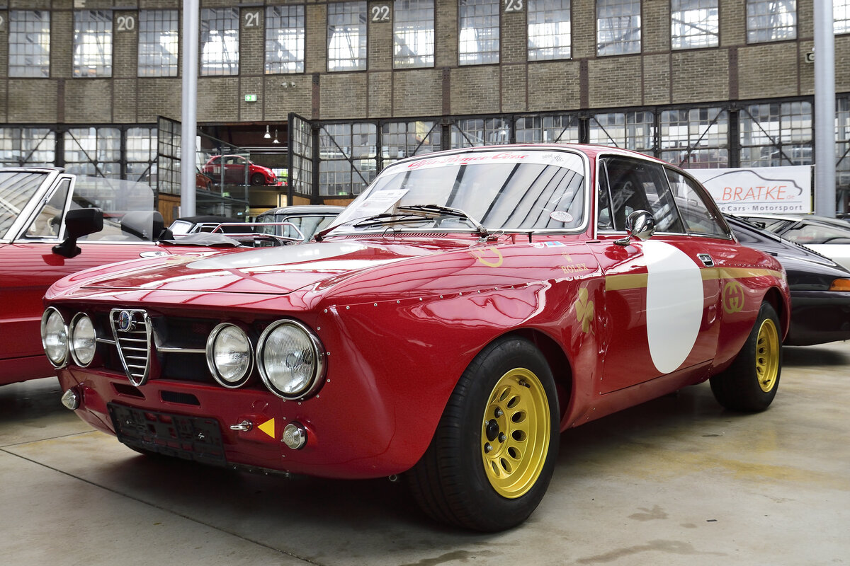 Alfa Romeo GTAM,neu aufgebaut, wartet auf das nächste Classic Rennen in der Remise Düsseldorf, am 6.8.21 gesehen