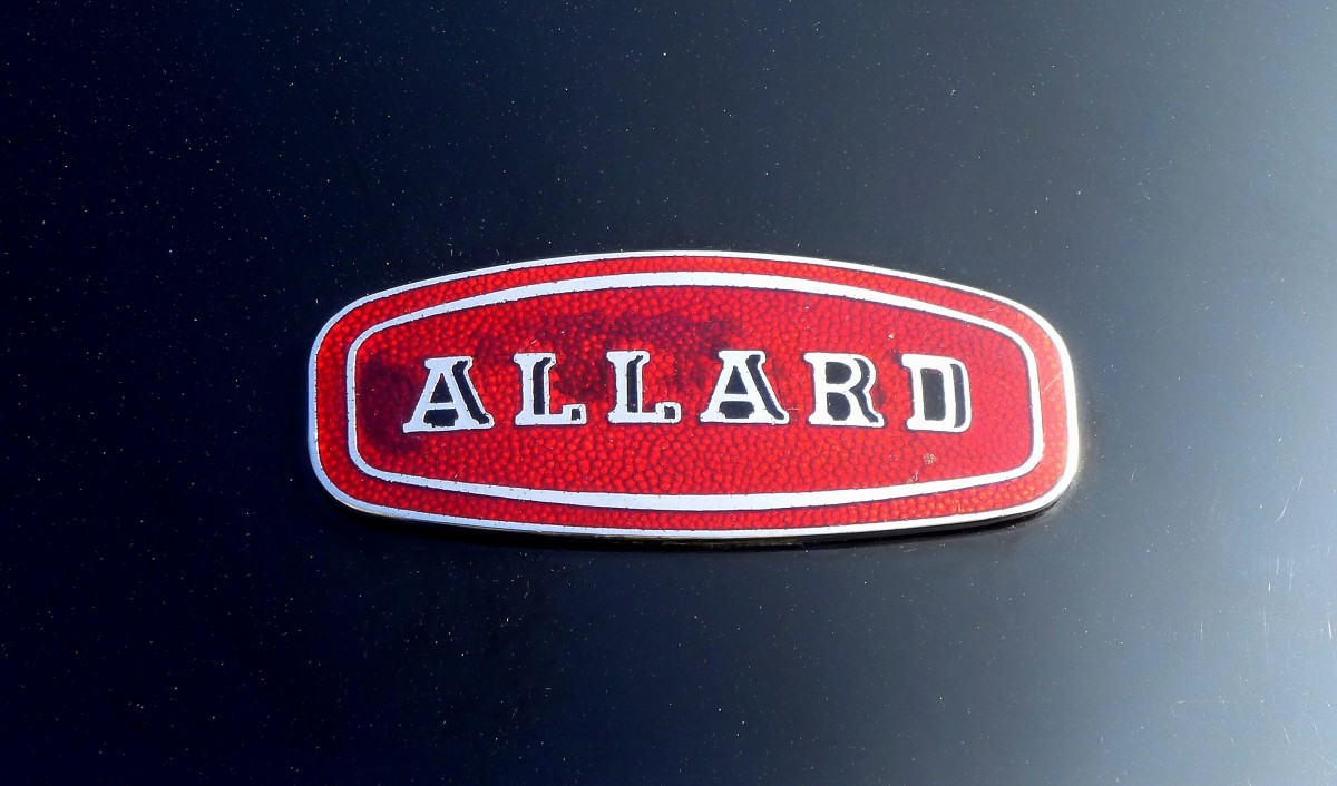 Allards Motor Co.Ltd., Logo auf der Motorhaube eines Oldtimer-Sportwagens, die um 1900 gegrndete englische Autofirma beendete 1961 die Produktion, Mrz 2015
