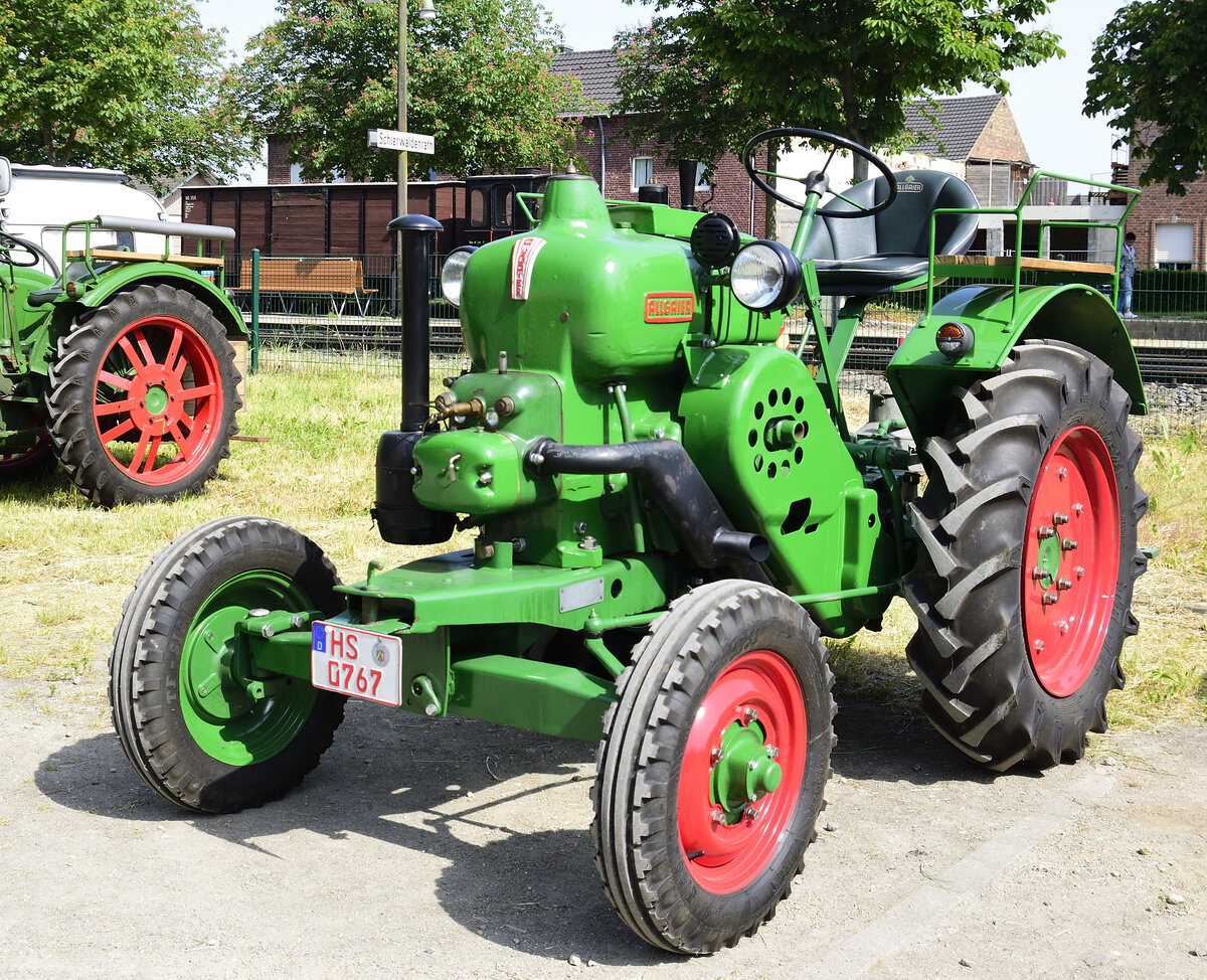 Allgaier R22, 22-PS-Schlepper, der von 1949 bis 1952 hergestellt wurde gesehen am 27.5.2023 in Tüddern Bauernmuseum Traktortreffen