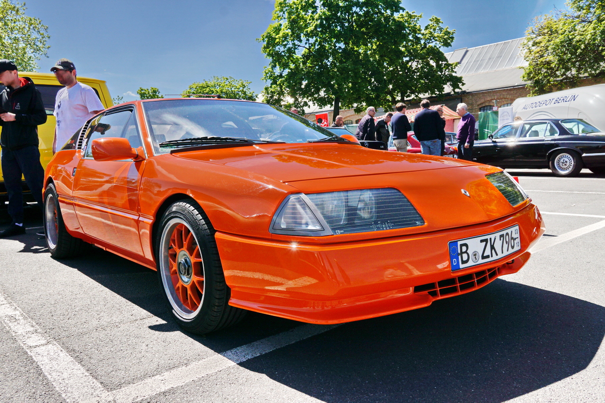 Alpine V6 GT Turbo. Bauj. 1989. 6-Zylinder Motor mit 2458ccm und 185 - 200PS. Vmax 238 - 250km/h. Foto:32. Oldtimertage Berlin-Brandenburg; 13.05.2019