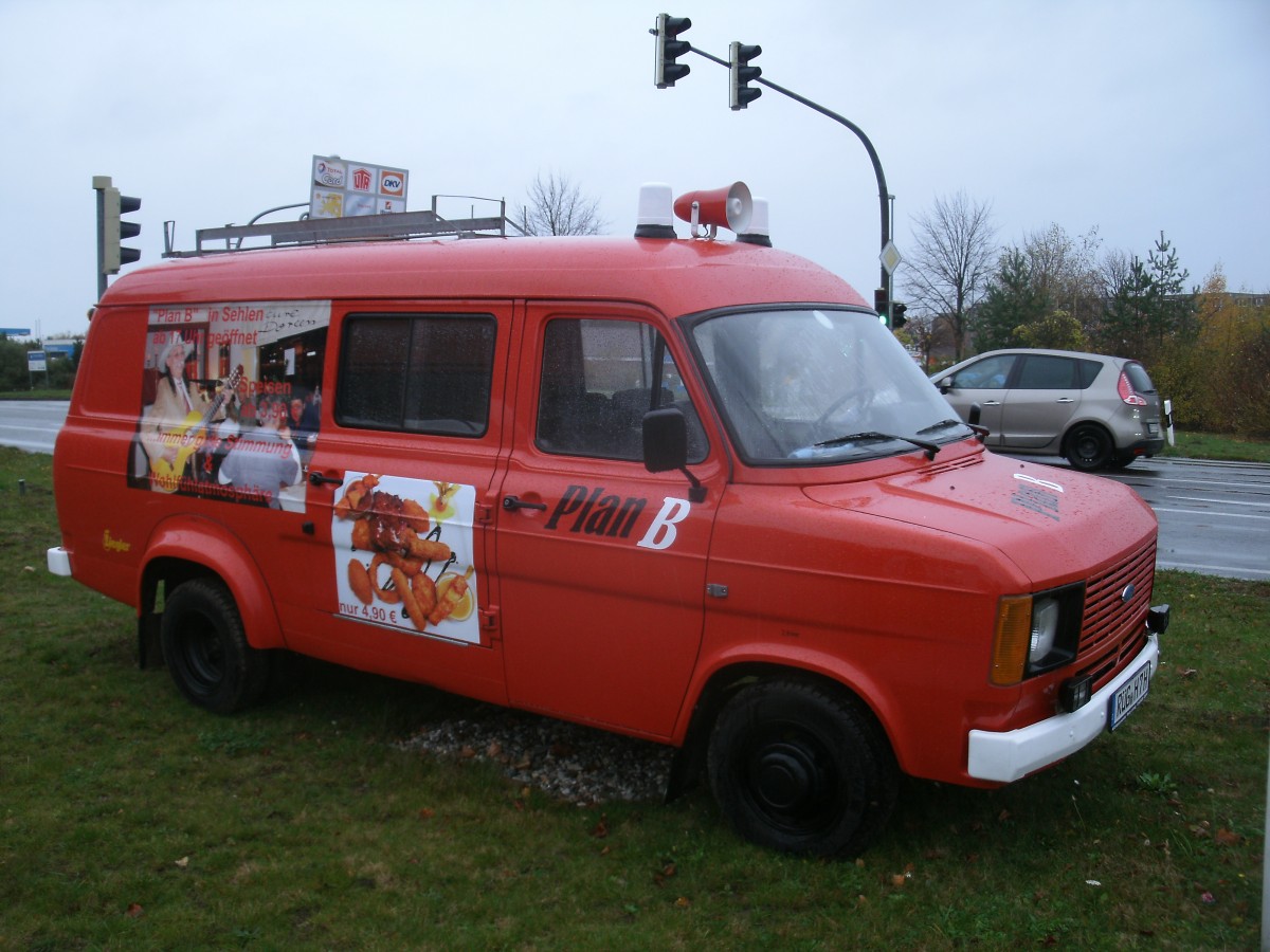 Als Werbetrger dient dieses ehmalige Ford Feuerwehrauto.Aufgenommen am 04.November 2013 in Bergen/Rgen.