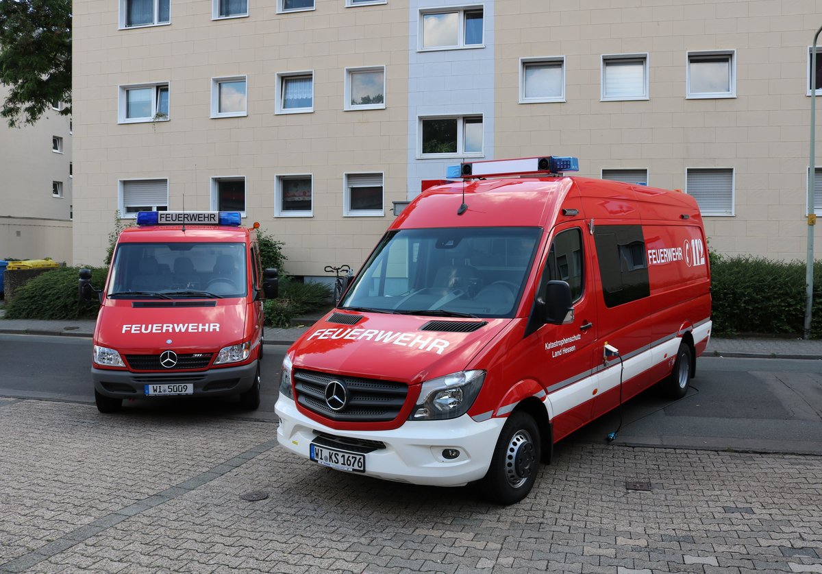 Alt und Neu. Mercedes Benz Sprinter GW-ABC Erkunder der Feuerwehr Eschborn am 23.06.19 
