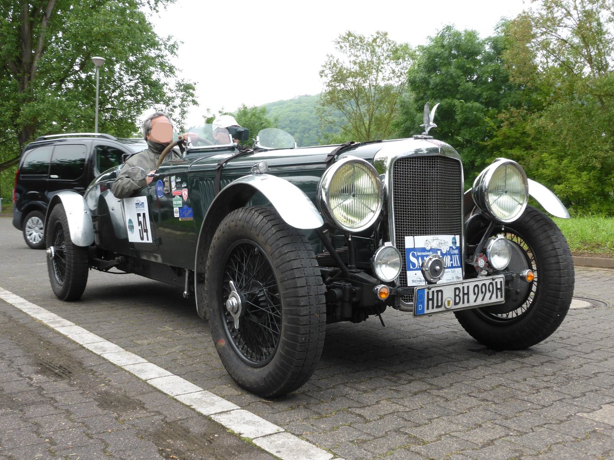 Alvis Speed 25 Special (Baujahr 1938) bei der Internationalen Saar-Lor-Lux Classique. Start zum zweiten Tag am 28.05.2016 in Trier.