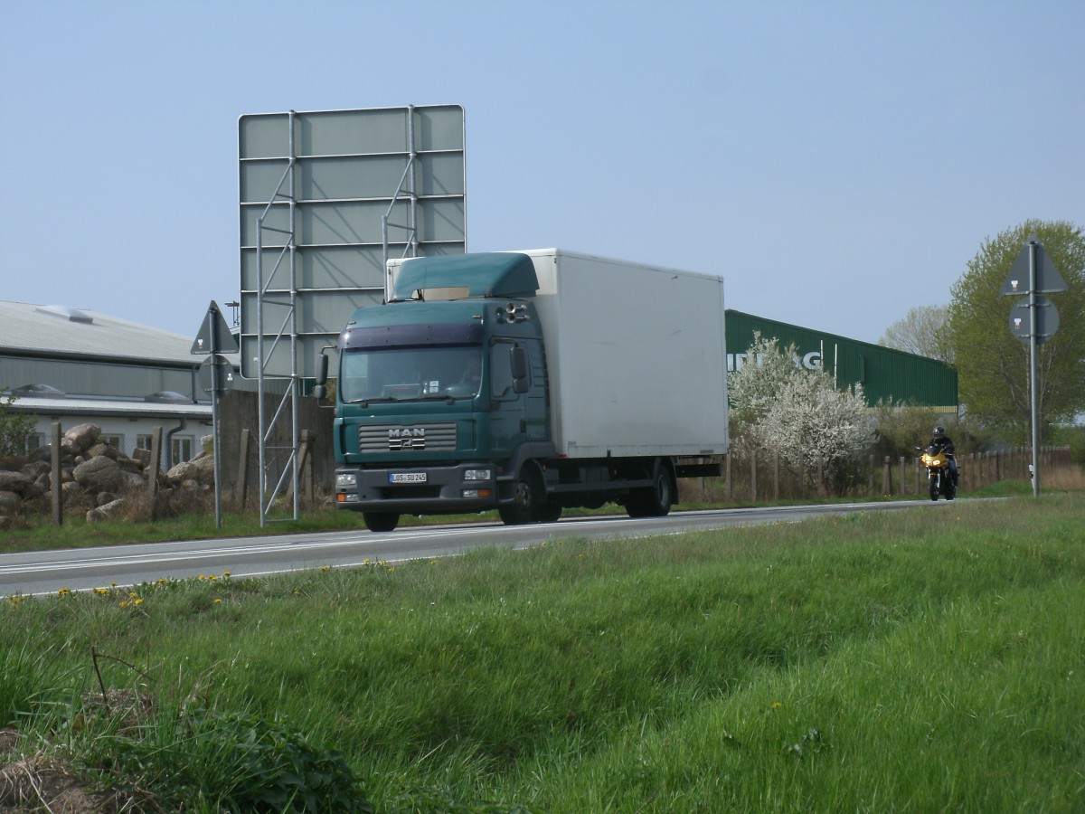 Am 06.Mai 2013 war dieser MAN-Kasten-LKW auf der B96 bei Bergen/Rgen unterwegs.