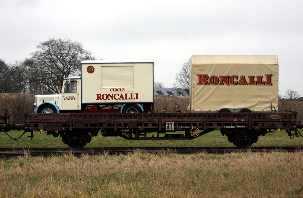 Am 4.1.2018 verließ der Circus Roncalli nach seinem Weihnachtsgastspiel die Stadt Osnabrück. Die Fahrzeuge wurden im Osnabrücker Hafen verladen. Auch dieser historische Berna LKW fand Platz auf einem Niederbordwagen.
