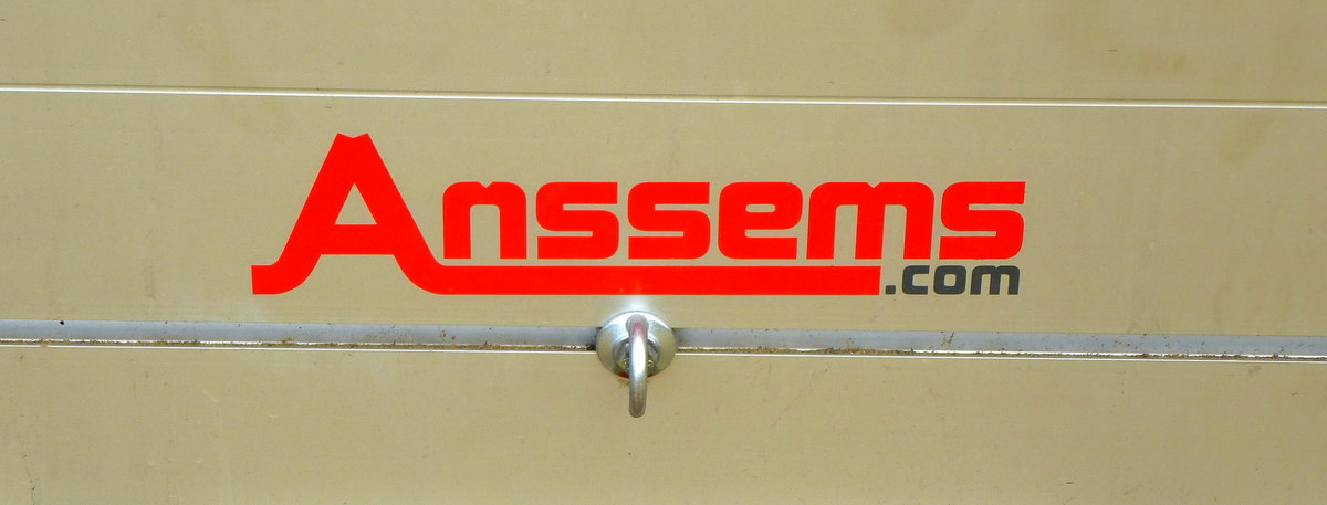 Anssems, Schriftzug an einem PKW-Anhnger, die 1977 in den Niederlanden gegrndete Firma baut Fahrzeuganhnger und ist international ttig, Okt.2016