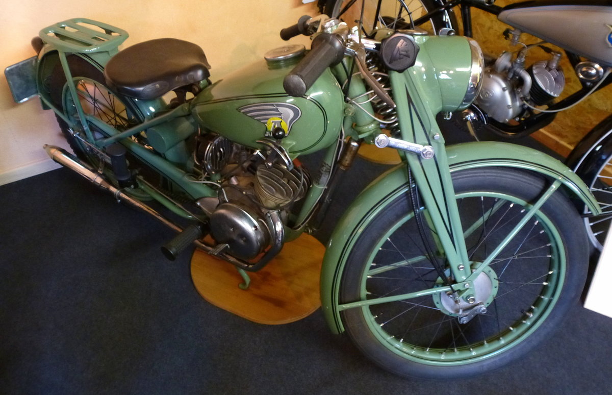 Ardie NE125, Baujahr 1949, 1-Zyl.Motor, 125ccm, Bruno's Motorradbühne Oberwolfach, Aug.20113 