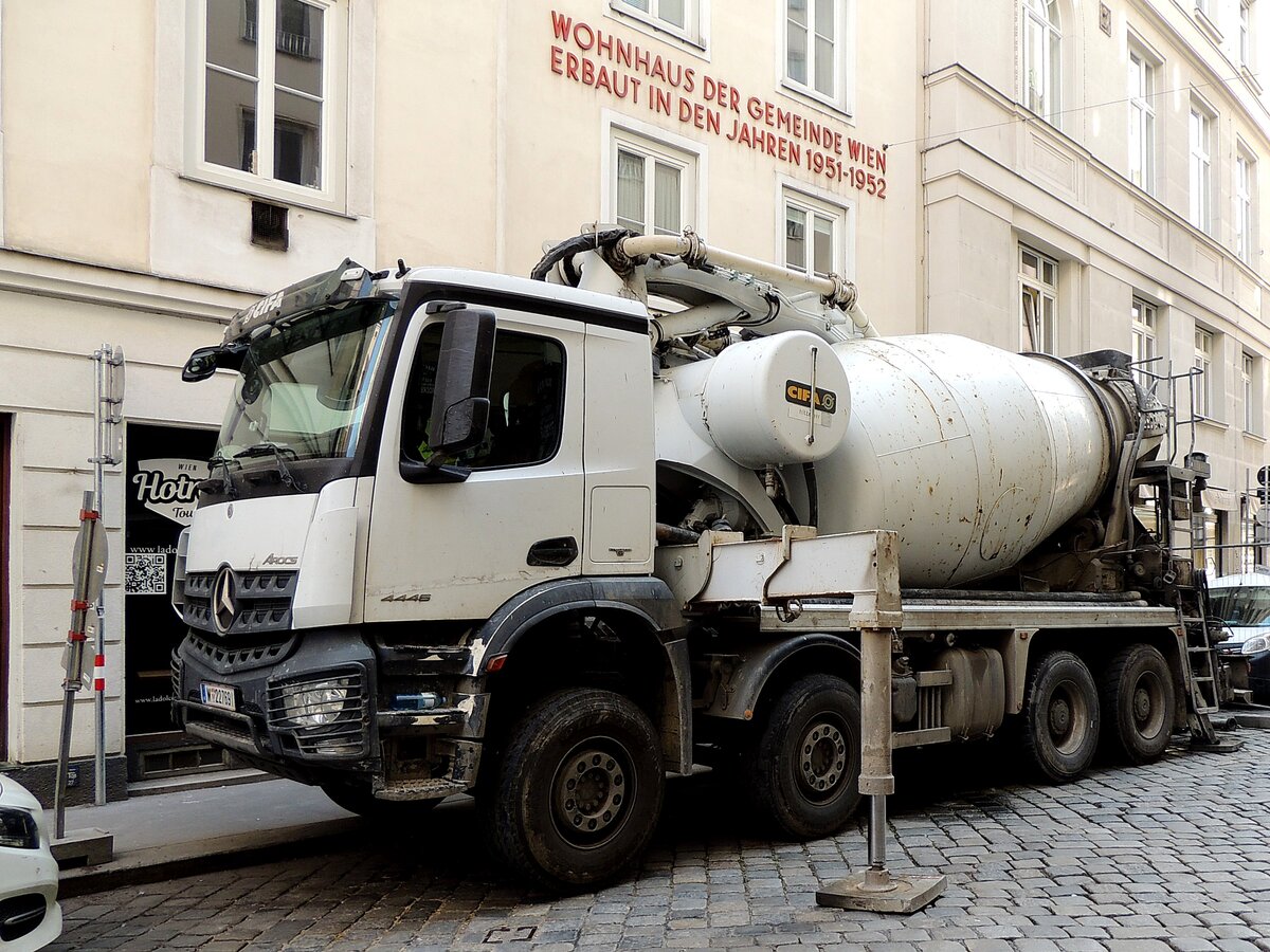 AROCS-4445 mit Betonmischeraufbau in der Innestadt von Wien; 260312