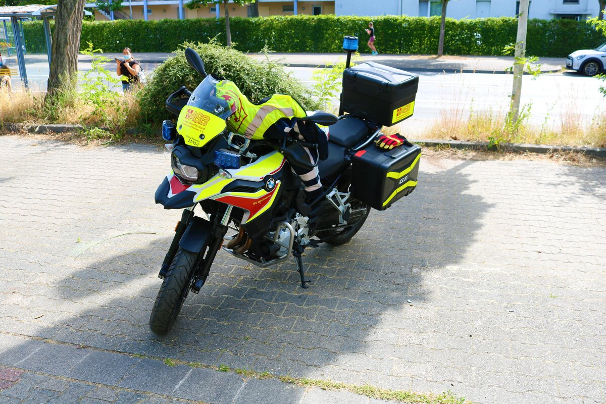 ASB BMW Motorrad am 18.06.22 bei der Bundesübung des ASB in Mainz am Bereitstellungsraum