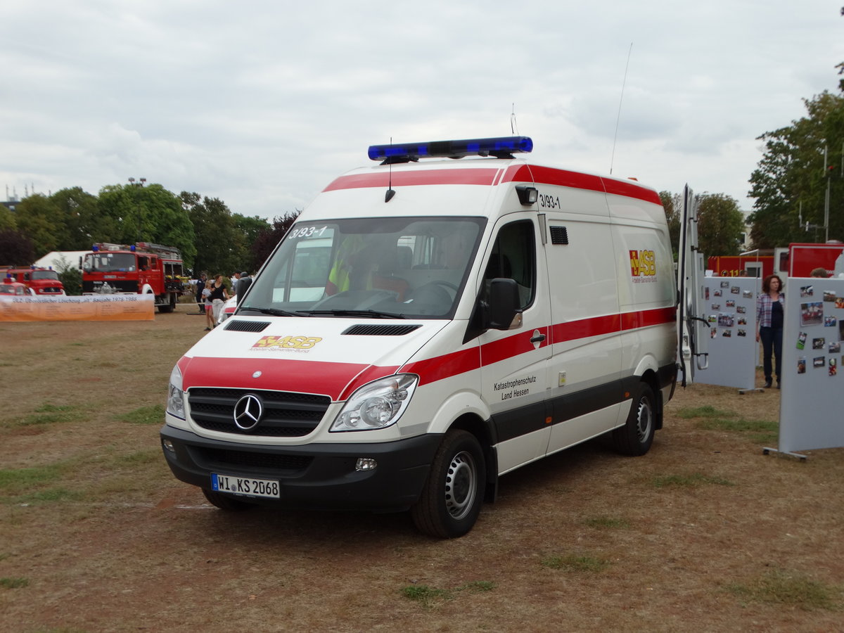 ASB Mercedes Benz Sprinter am 17.09.16 beim Katastrophenschutztag des Main Taunus Kreis in Hochheim am Main