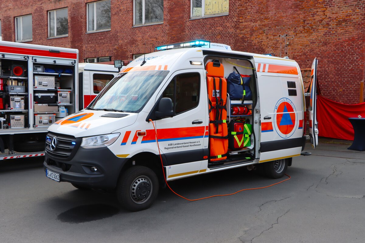 ASB Regionalverband Kassel-Nordhessen Mercedes Benz Sprinter 519 CDI (Sama Kassel-Nordhessen 25/93-1) am 18.04.26 beim Blaulichttag in Henschel Museum