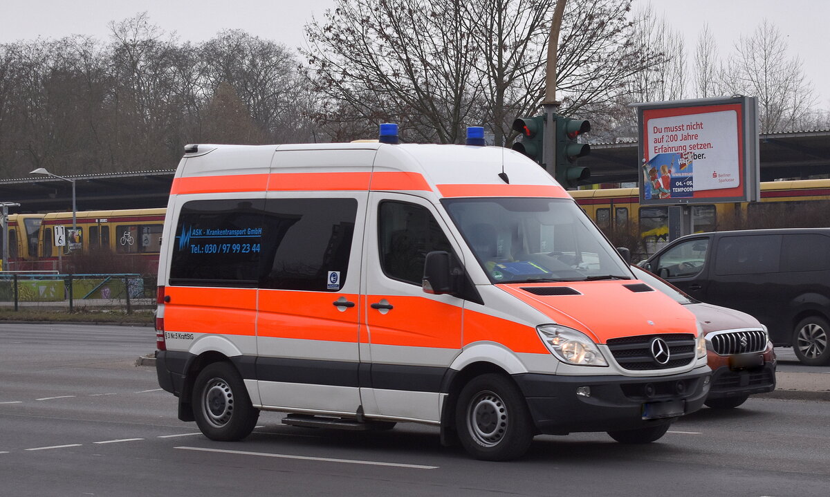 ASK Krankentransport GmbH Berlin mit einem MB-Sprinter Krankentransportfahrzeug am 02.03.23 Berlin Marzahn.
