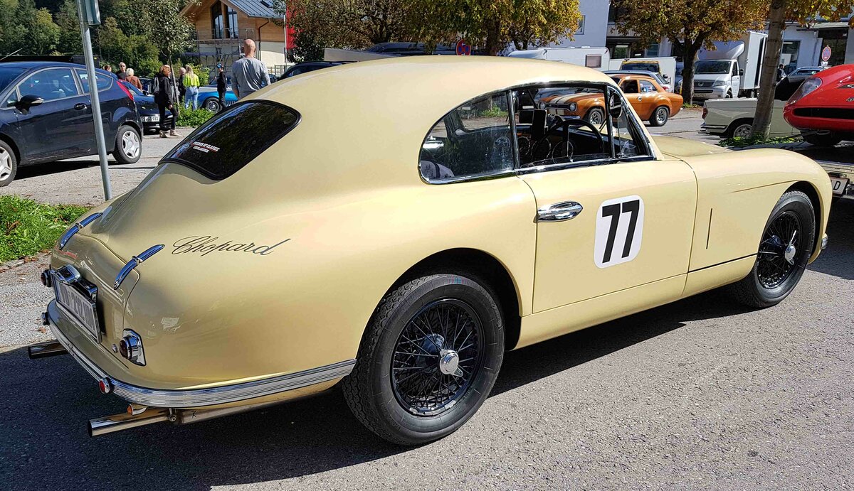 =Aston Martin DB 2 MK II, Bj. 1952, 2612 ccm, 125 PS, während der Präsentation der Rennteilnehmer des Rossfeldrennens  Edelweiss-Bergpreis  2022 im Markt Berchtesgaden.