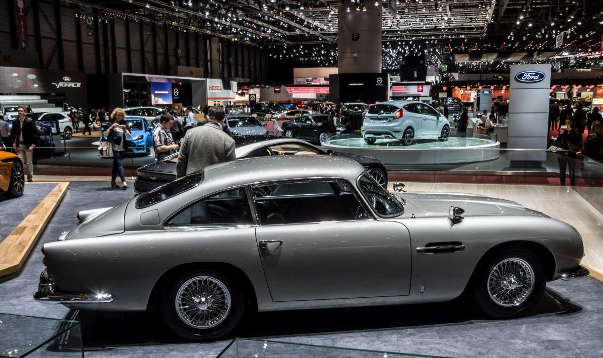 Aston Martin DB5, kommt bekonnt vor von den James Bond Filme. Das Auto wurde auf dem Autosalon Genf 2016 fotografiert.