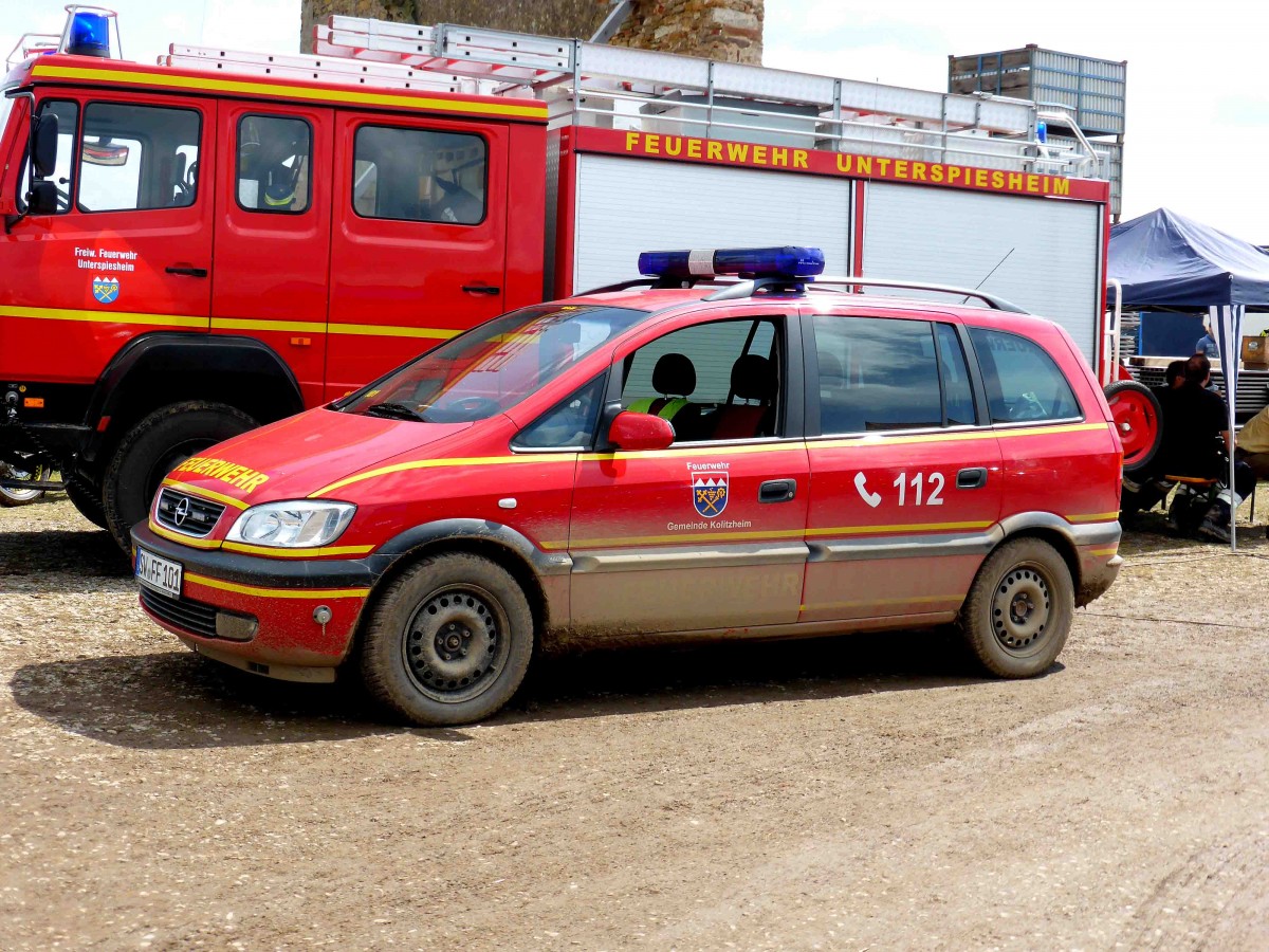 auch die Feuerwehren aus der Umgebung waren eingesetzt beim FENDT-Feldtag in Wadenbrunn, August 2014. Hier der Opel Zafira der Feuerwehr von Kolitzheim.