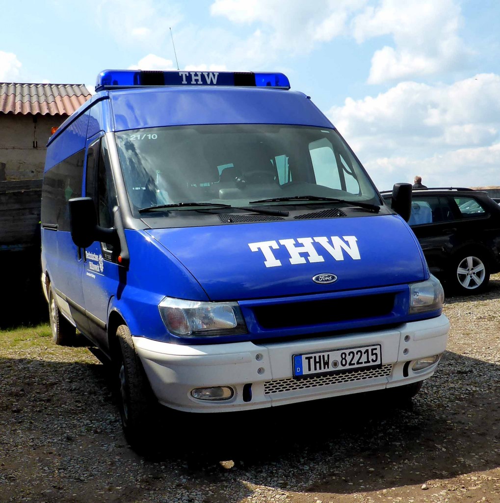 auch Personal und Fahrzeuge, hier ein Ford Transit, des THW waren eingesetzt beim FENDT-Feldtag in Wadenbrunn im August 2014